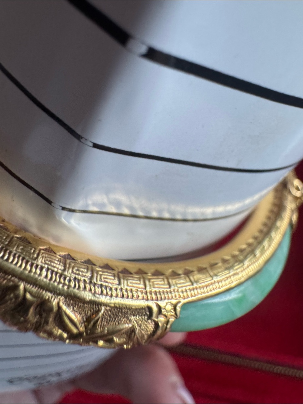 Stunning 18K solid yellow gold and jade bangle bracelet - Picture 10 of 15